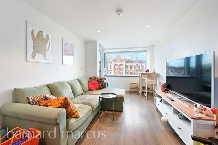 1 Bedroom Flat For Sale In Spectrum Way, London, SW18