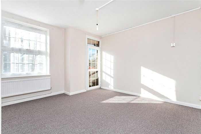 2 Bedroom Flat For Sale In Lordship Road, London, N16