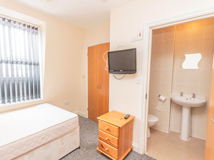 Studio To Rent In Cattedown Studio, PL4