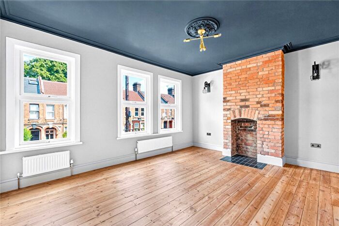 2 Bedroom Flat For Sale In Courtenay Road, Walthamstow, London, E17