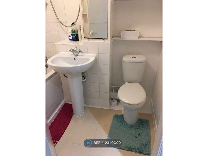 2 Bedroom Flat To Rent In Gurney Close, Barking, IG11