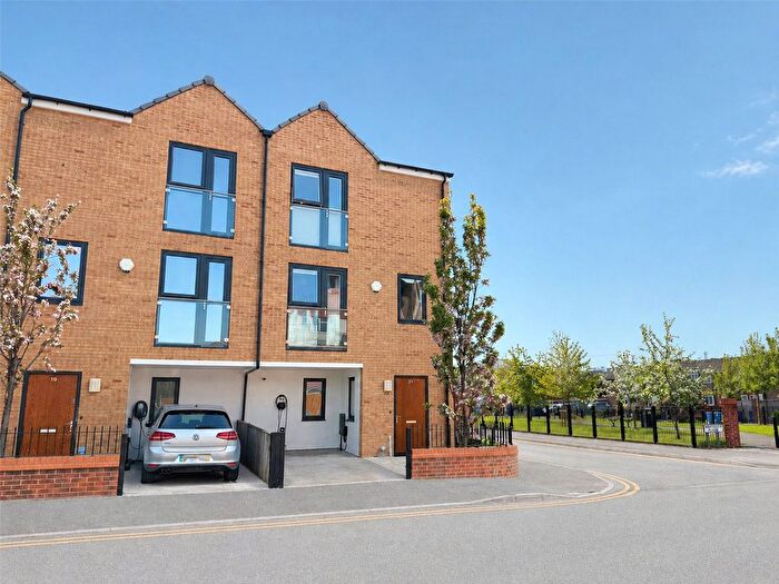 3 Bedroom Detached House For Sale In Balsam Close, Manchester, M13