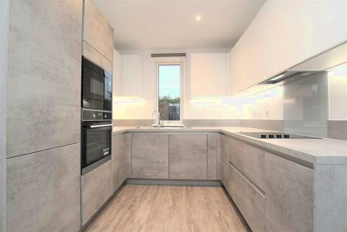 2 Bedroom Flat To Rent In Fresh Wharf Road, Barking, IG11