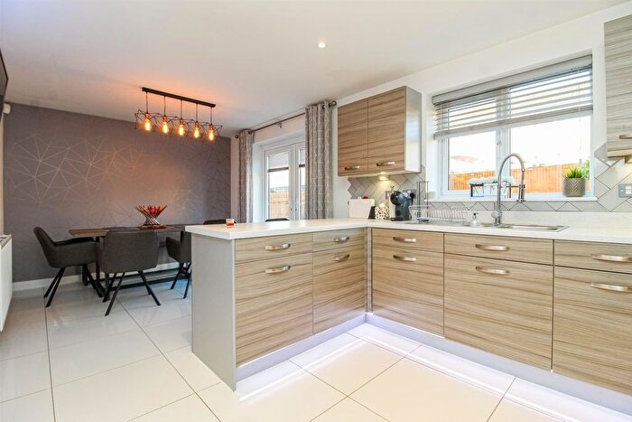 5 Bedroom Detached House For Sale In Elm View, Castleford, WF10