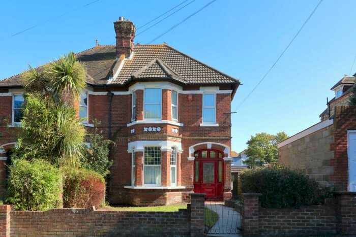 5 Bedroom House To Rent In Copthall Gardens, Folkestone, CT20
