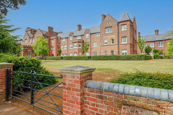 2 Bedroom Apartment For Sale In Blewbury Court, Cholsey, OX10