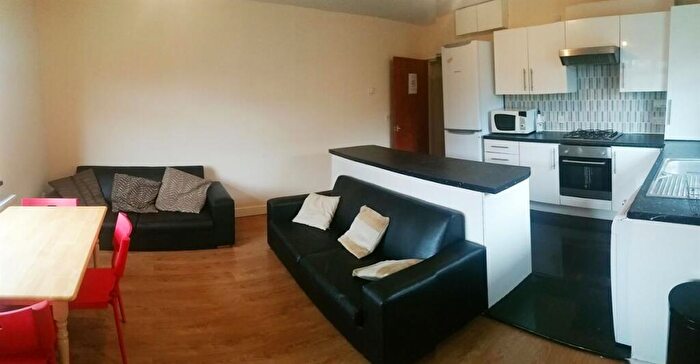 5 Bedroom Flat To Rent In Egerton Road, Manchester, M14