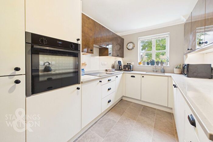 2 Bedroom Flat For Sale In Bromedale Avenue, Mulbarton, Norwich, NR14