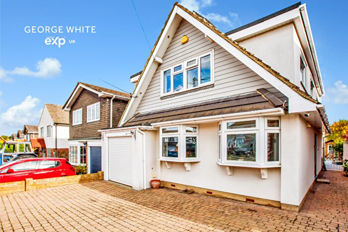 3 Bedroom Detached House For Sale In Lancaster Road, Rayleigh, SS6