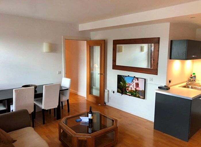 2 Bedroom Flat To Rent In Scott Avenue, West Hill, London, SW15