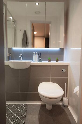 Studio To Rent In Lido Road, Guildford, GU1