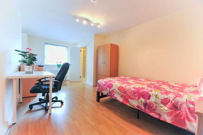 Studio To Rent In Cromwell Road, London, SW7