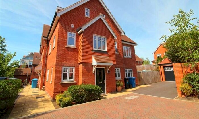 3 Bedroom Terraced House To Rent In Maidenhead, Berkshire, SL6