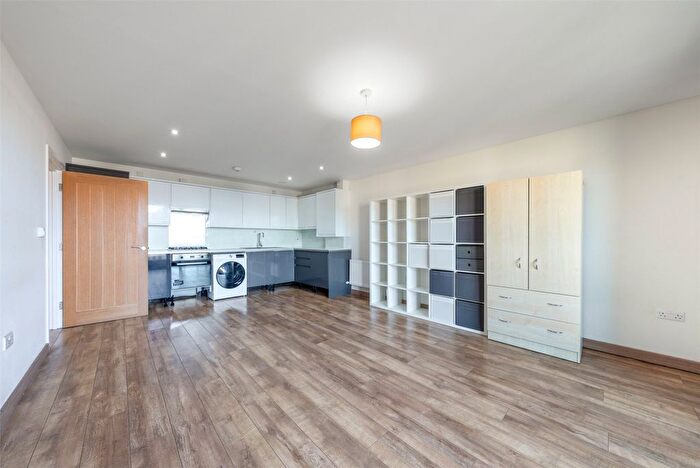 2 Bedroom Flat To Rent In York Way, Camden, London, N7