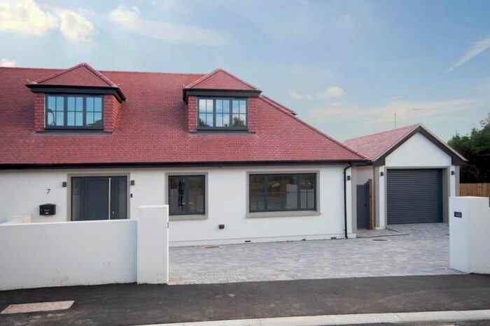 4 Bedroom Bungalow To Rent In The Circuits, Pinner, HA5