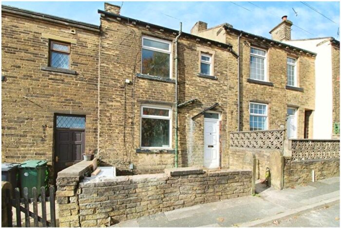 2 Bedroom Cottage To Rent In Fleece Street, Buttershaw, Bradford, BD6