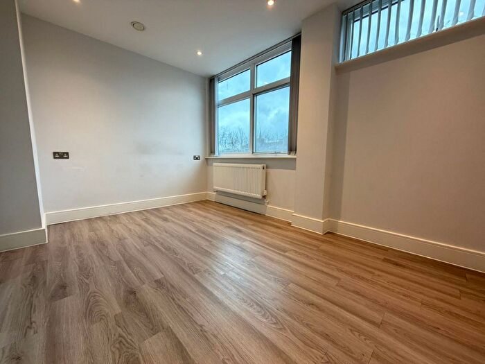 2 Bedroom Flat To Rent In Greycaine Road, Watford, WD24
