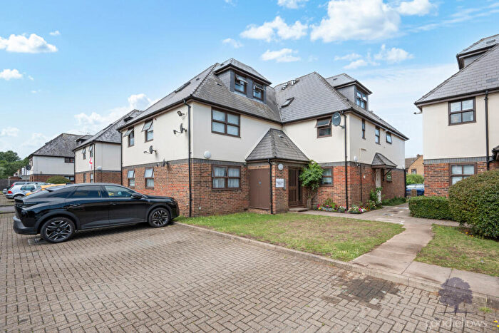 2 Bedroom Apartment To Rent In Grove Road, Mitcham, Surrey, CR4
