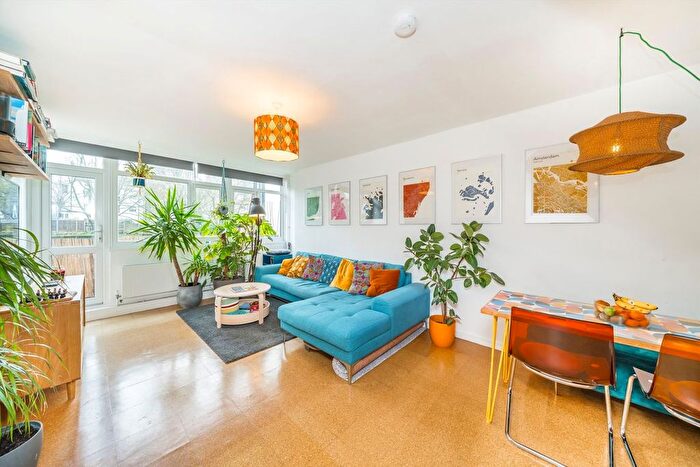 2 Bedroom Flat For Sale In Rye Hill Park, Peckham, SE15