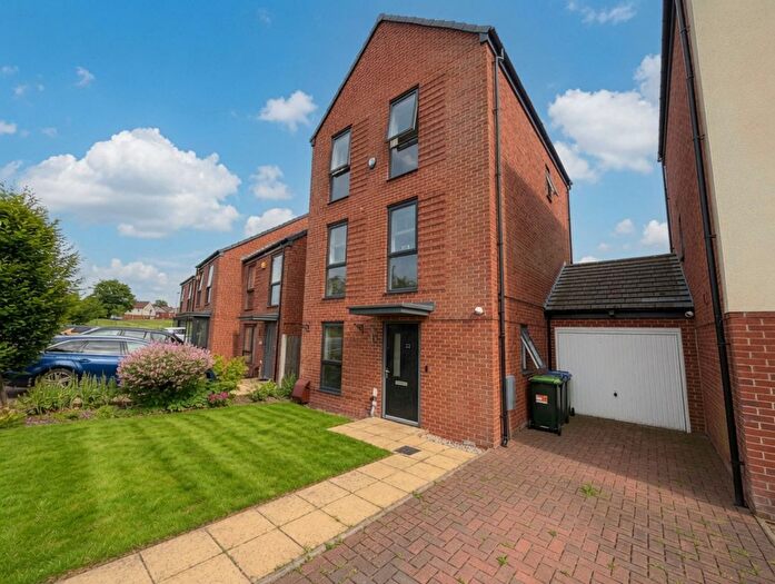 4 Bedroom Link Detached House For Sale In New Road, West Bromwich, B70