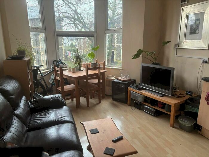2 Bedroom Flat To Rent In Richmond Road, Roath, Cardiff, CF24