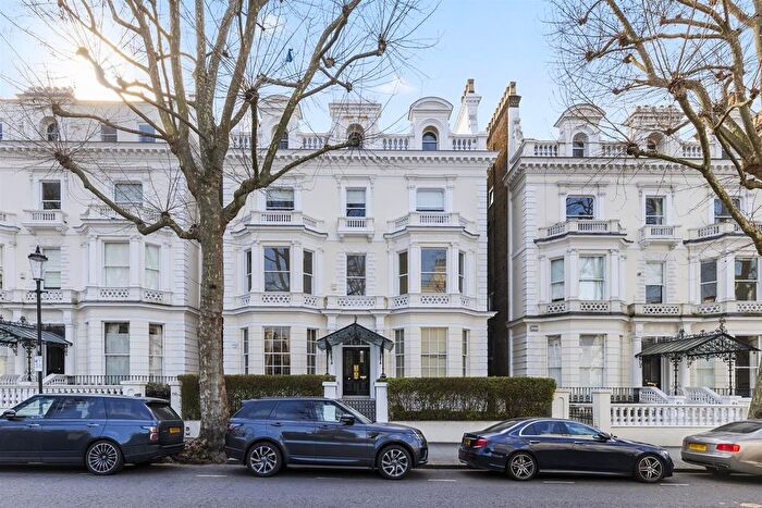 3 Bedroom Flat For Sale In Holland Park, London, W11