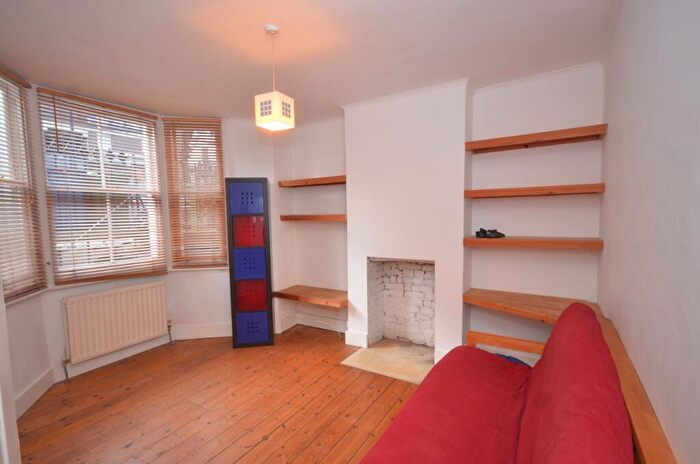 1 Bedroom Flat To Rent In Madron Street, Old Kent Road, Elephant And Castle, London, SE17