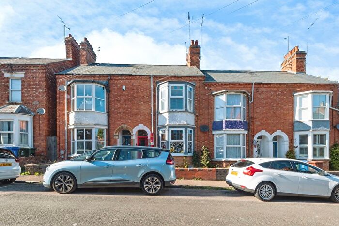3 Bedroom Terraced House For Sale In Queens Road, Banbury, Oxfordshire, OX16