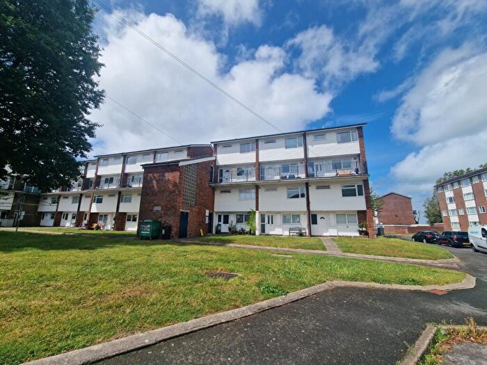 3 Bedroom Maisonette For Sale In Lumsden Road, Southsea, Hampshire, PO4