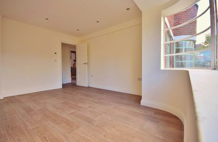 3 Bedroom Flat To Rent In Oman Avenue, Cricklewood, NW2