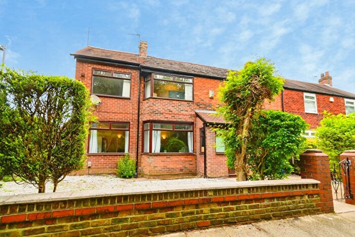 3 Bedroom Semi-Detached House For Sale In Longview Drive, Lancashire, M27