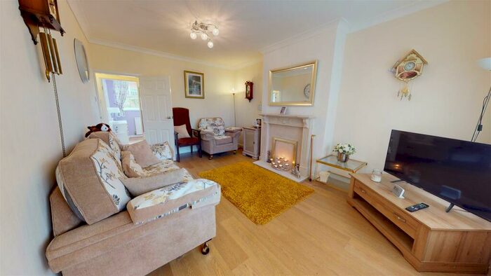 2 Bedroom Semi-Detached Bungalow For Sale In Holcombe Close, Kearsley, Bolton, BL4