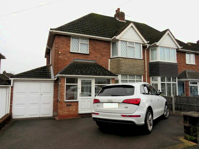 3 Bedroom Semi-Detached House To Rent In Blandford Avenue, Castle Bromwich, Birmingham, B36