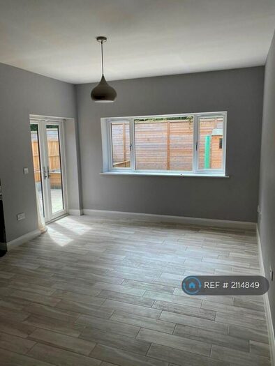 2 Bedroom Bungalow To Rent In Sherlodge Mews, Gillingham, ME8