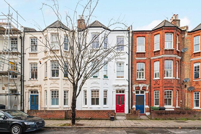 1 Bedroom Flat To Rent In Hackford Road, Brixton, London, SW9