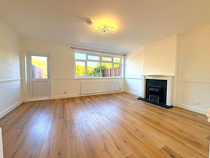 3 Bedroom Terraced House To Rent In Sunnydene Close, Romford, London, RM3