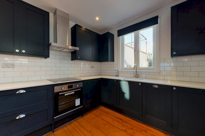 2 Bedroom Flat To Rent In Latimer Road, North Kensington, W10
