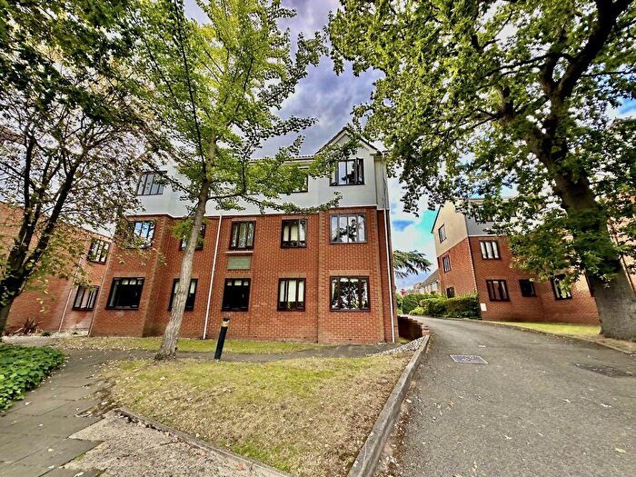 1 Bedroom Flat To Rent In Lyonsdown Road, Barnet, EN5