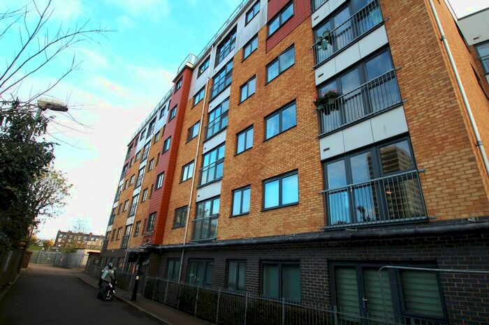 2 Bedroom Flat To Rent In Millstone Close, Stratford, London, E15