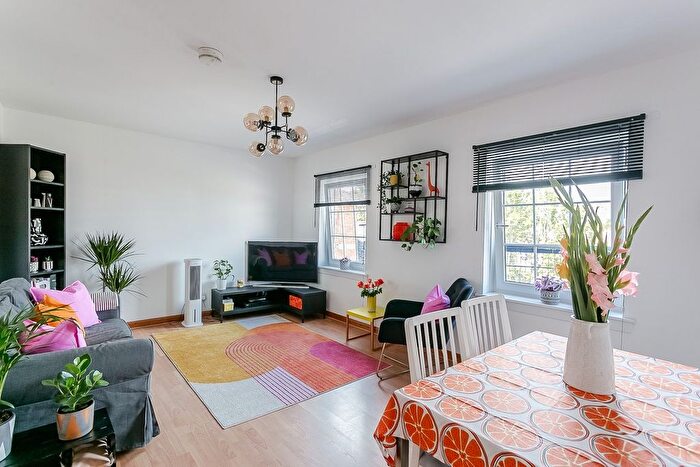 2 Bedroom Flat For Sale In Sheriff Bank, Edinburgh, EH6