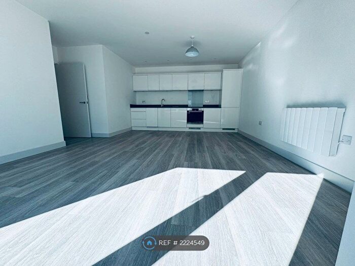 2 Bedroom Flat To Rent In The Ring, Bracknell, RG12