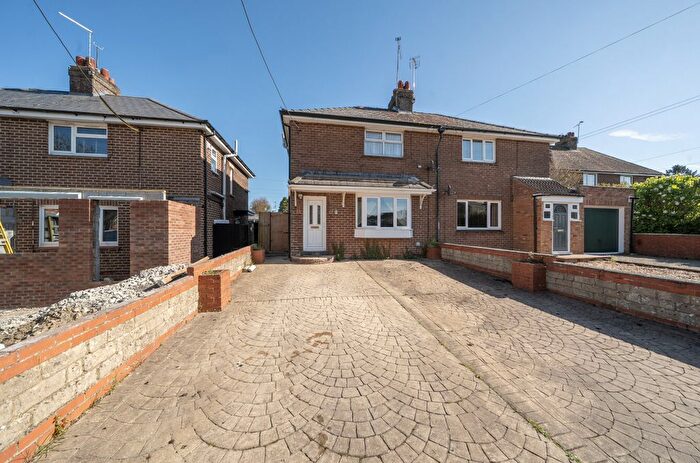 3 Bedroom Semi-detached House For Sale In Station Road, Chiseldon, Swindon, SN4