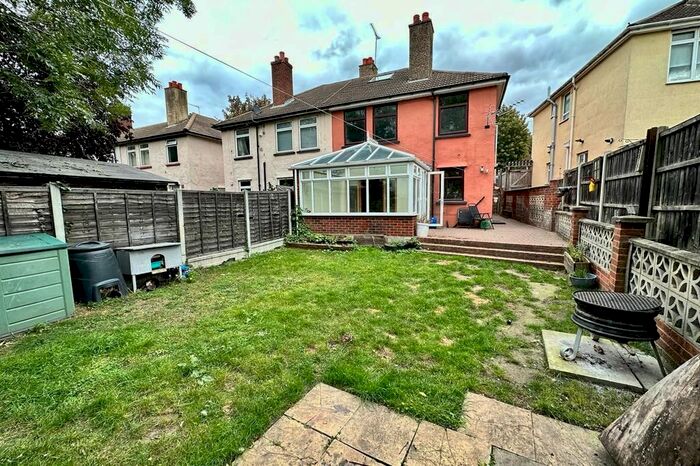 3 Bedroom Semi-detached House For Sale In Dell Road, Grays, RM17