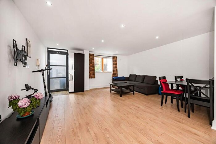 2 Bedroom Apartment To Rent In Galaxy Building, Isle Of Dogs, E14