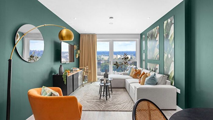 1 Bedroom Flat For Sale In Capital Interchange Way, Brentford, TW8