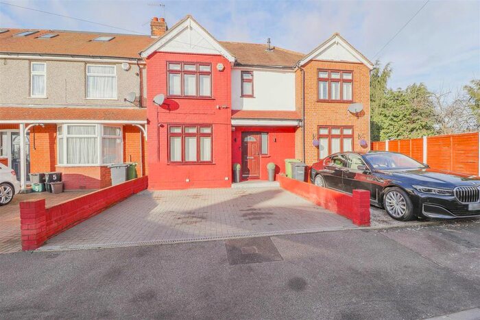 3 Bedroom Terraced House To Rent In Brookfield Gardens, Cheshunt, Waltham Cross EN8