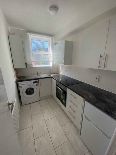 2 Bedroom Flat To Rent In Wilmslow Road, Fallowfield, M14