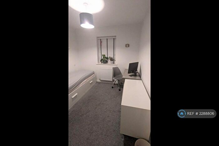 2 Bedroom Flat To Rent In Bovemoors Lane, Exeter, EX2