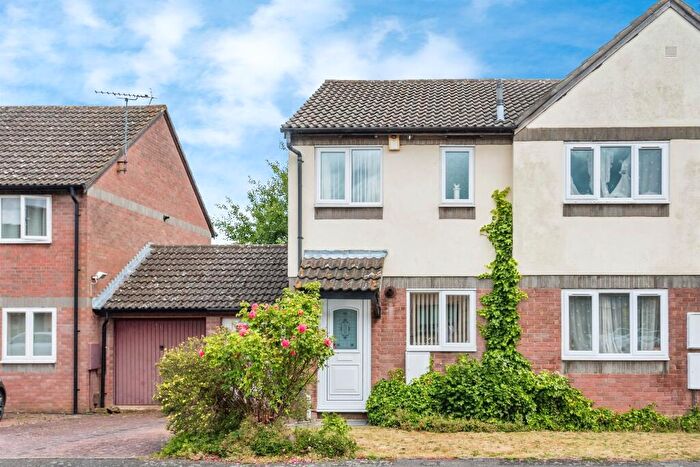 3 Bedroom Semi-Detached House For Sale In Little Bury, Oxford, OX4