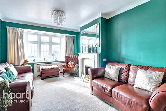 4 Bedroom End Of Terrace House For Sale In Stour Way, Upminster, RM14